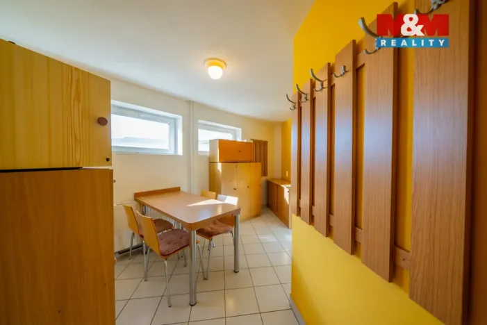 Pronájem výrobních prostor, Žďár, 1089 m2