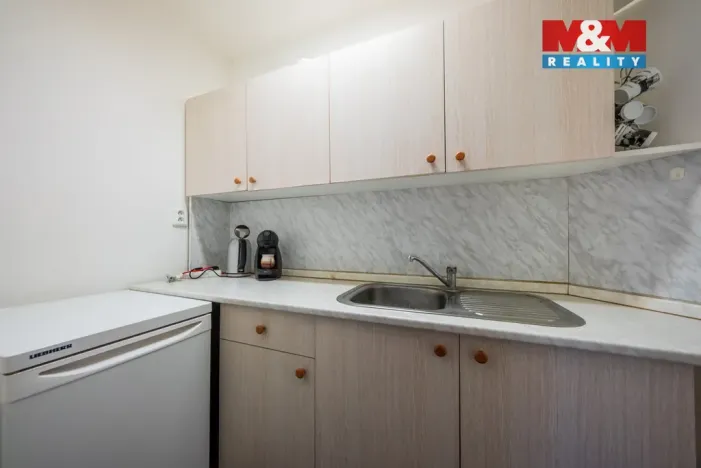 Pronájem výrobních prostor, Žďár, 1089 m2