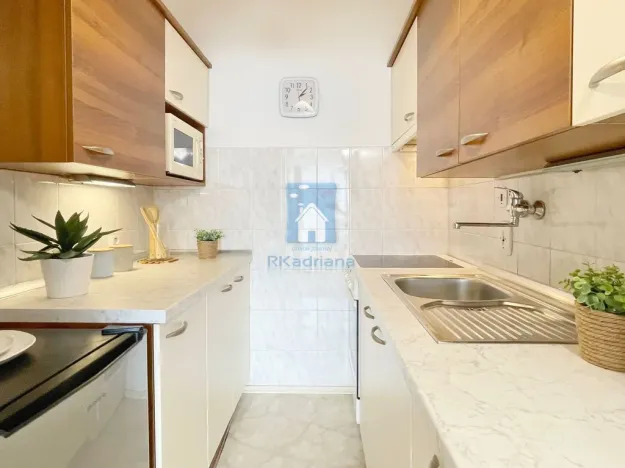 Pronájem bytu 2+kk, Praha, Rajmonova, 43 m2