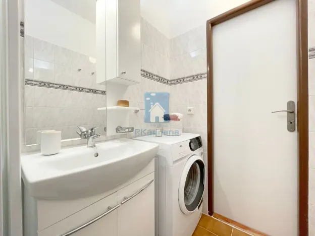 Pronájem bytu 2+kk, Praha, Rajmonova, 43 m2