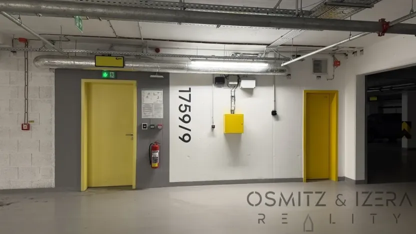 Pronájem garážového stání, Praha - Nusle, Závišova, 15 m2