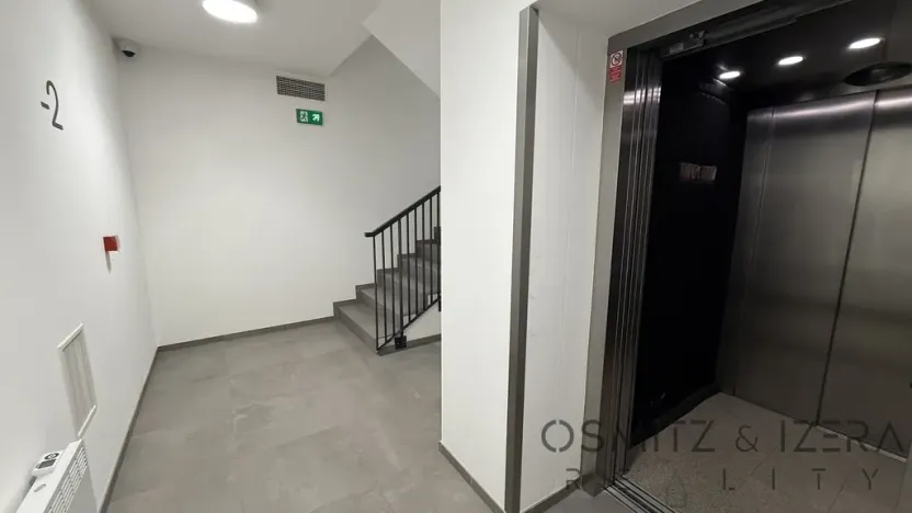 Pronájem garážového stání, Praha - Nusle, Závišova, 15 m2