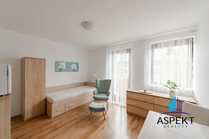 Pronájem bytu 1+kk, Praha - Kobylisy, Učitelská, 25 m2