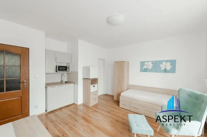 Pronájem bytu 1+kk, Praha - Kobylisy, Učitelská, 25 m2