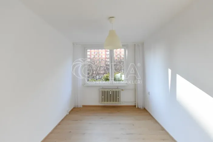 Pronájem bytu 2+kk, Praha - Kobylisy, Famfulíkova, 43 m2