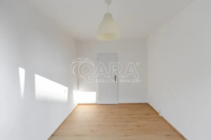 Pronájem bytu 2+kk, Praha - Kobylisy, Famfulíkova, 43 m2