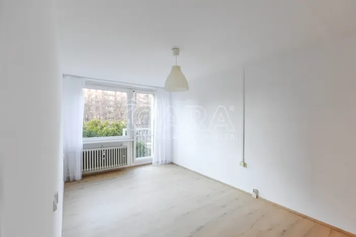 Pronájem bytu 2+kk, Praha - Kobylisy, Famfulíkova, 43 m2