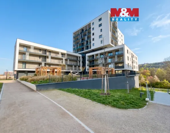 Pronájem bytu 1+kk, Praha, Mezi vodami, 30 m2