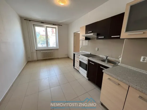 Pronájem bytu 2+kk, Znojmo, nám. Kpt. Otm. Chlupa, 42 m2