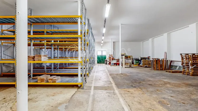 Prodej skladu, Luby, 1300 m2