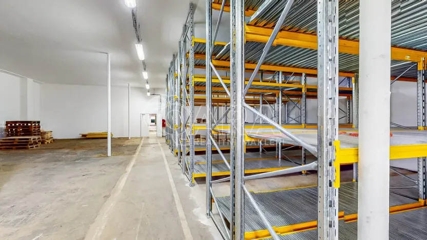 Prodej skladu, Luby, 1300 m2