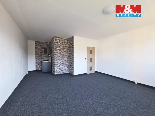Prodej bytu 1+kk, Ústí nad Labem - Krásné Březno, V Oblouku, 31 m2