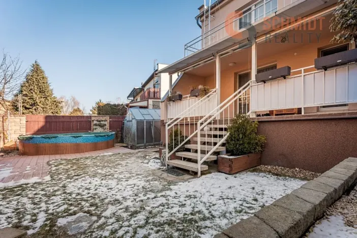 Prodej rodinného domu, Hustopeče, U Větrolamu, 300 m2