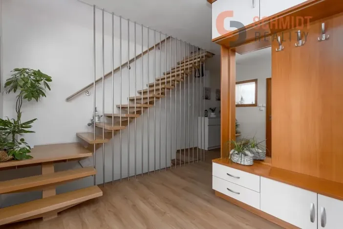 Prodej rodinného domu, Hustopeče, U Větrolamu, 300 m2