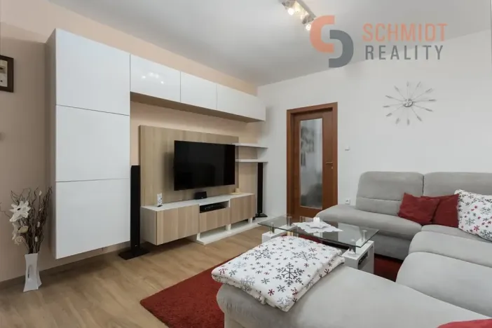 Prodej rodinného domu, Hustopeče, U Větrolamu, 300 m2