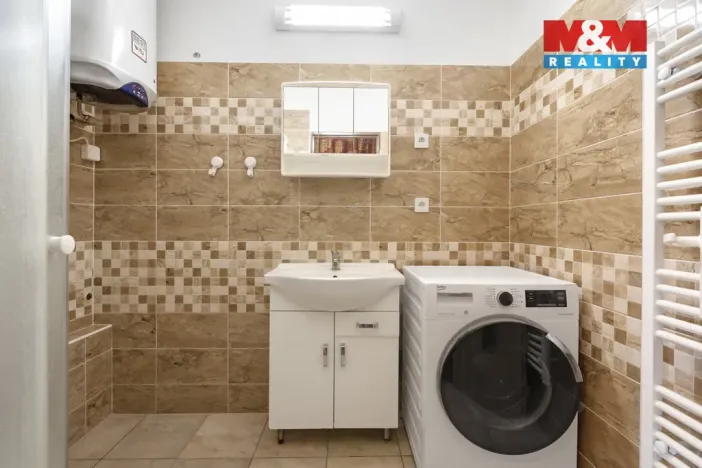 Prodej bytu 3+1, Bzová, 75 m2