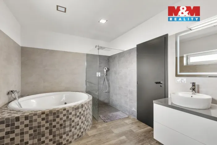 Prodej rodinného domu, Chrudim - Chrudim III, Obce Ležáků, 220 m2