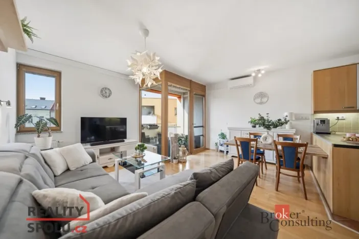 Prodej bytu 3+kk, Hradec Králové, Pouchovská, 84 m2