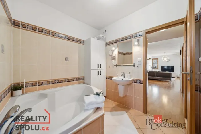 Prodej bytu 3+kk, Hradec Králové, Pouchovská, 84 m2