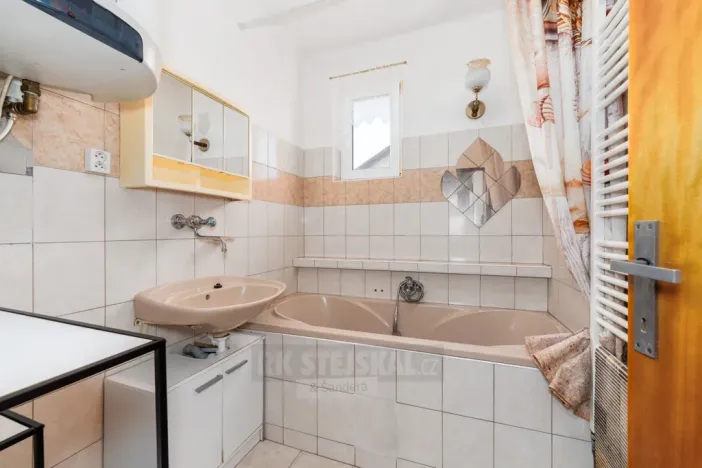 Prodej rodinného domu, Čejkovice, 218 m2