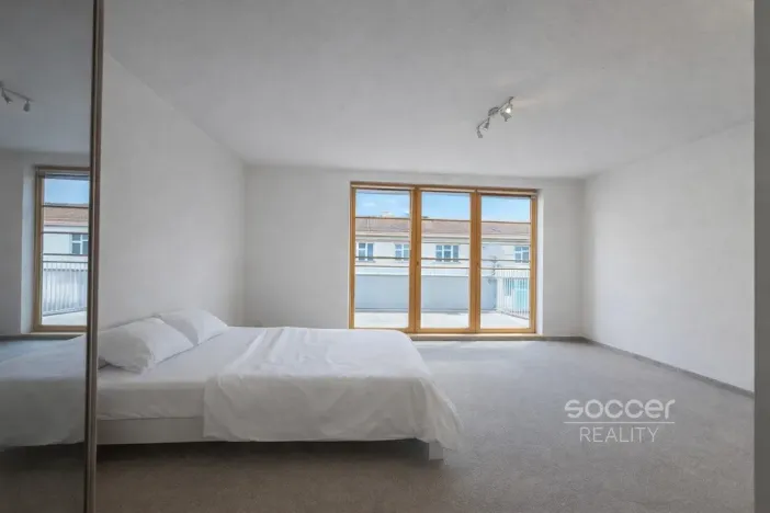 Pronájem bytu 1+kk, Praha - Smíchov, Randova, 40 m2