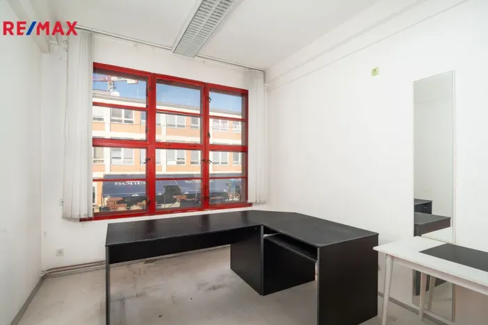 Pronájem obchodního prostoru, Zlín, třída Tomáše Bati, 13 m2