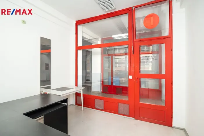 Pronájem obchodního prostoru, Zlín, třída Tomáše Bati, 13 m2