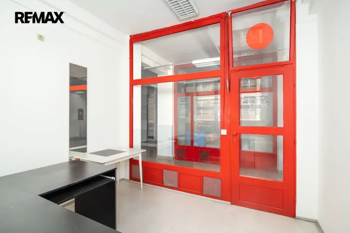 Pronájem obchodního prostoru, Zlín, třída Tomáše Bati, 12 m2