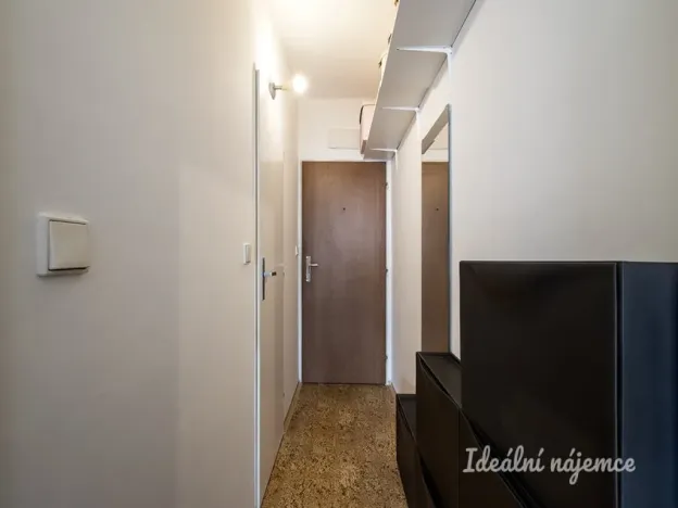 Pronájem bytu 1+kk, Praha - Troja, Hnězdenská, 25 m2