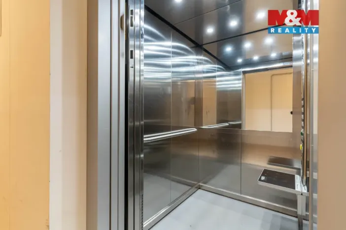 Prodej bytu 2+kk, Praha - Horní Měcholupy, Mantovská, 50 m2