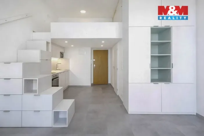 Pronájem bytu 1+kk, Praha - Karlín, Pernerova, 26 m2