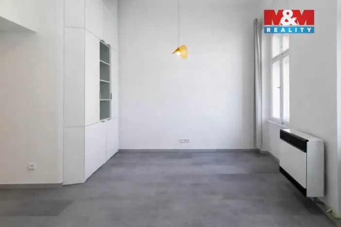 Pronájem bytu 1+kk, Praha - Karlín, Pernerova, 26 m2