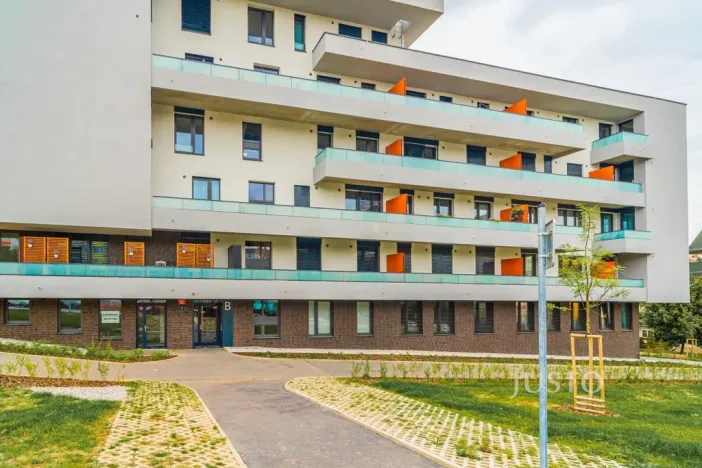 Pronájem bytu 2+kk, Praha, Wassermannova, 49 m2