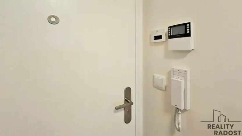 Pronájem bytu 1+kk, Praha - Hloubětín, Poděbradská, 32 m2