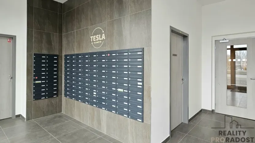 Pronájem bytu 1+kk, Praha - Hloubětín, Poděbradská, 32 m2