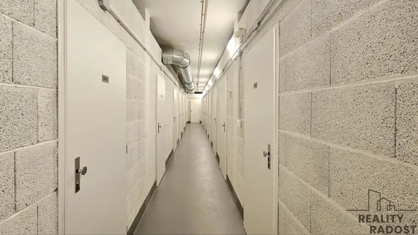 Pronájem bytu 1+kk, Praha - Hloubětín, Poděbradská, 32 m2