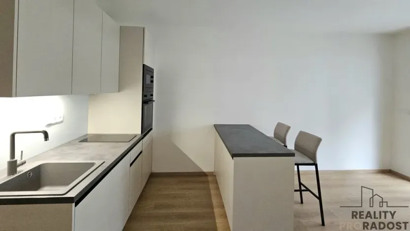 Pronájem bytu 1+kk, Praha - Hloubětín, Poděbradská, 32 m2