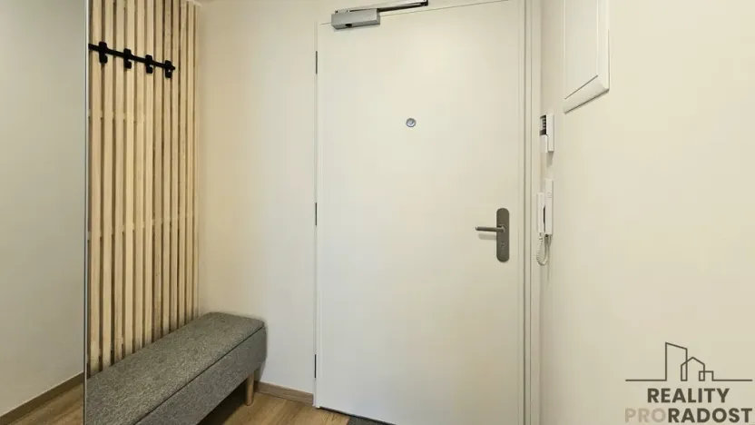 Pronájem bytu 1+kk, Praha - Hloubětín, Poděbradská, 32 m2