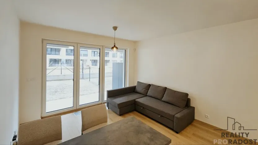 Pronájem bytu 1+kk, Praha - Hloubětín, Poděbradská, 32 m2