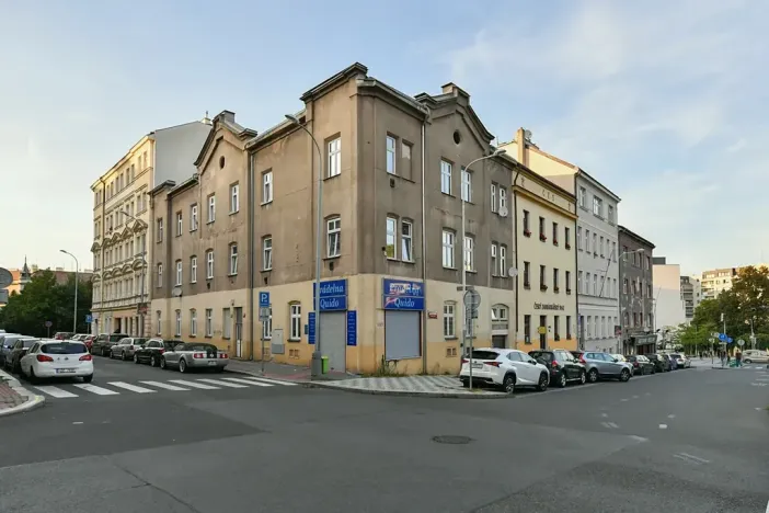 Pronájem garážového stání, Praha - Žižkov, Lupáčova, 18 m2