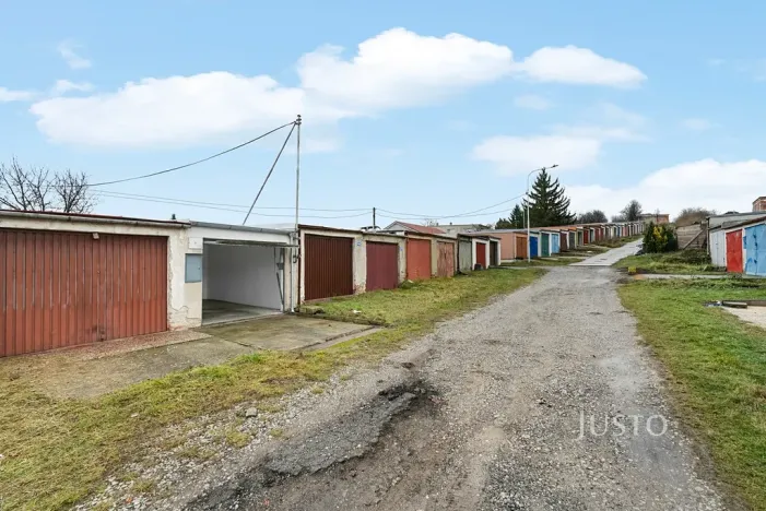 Pronájem garáže, Šlapanice, Dlouhá, 16 m2
