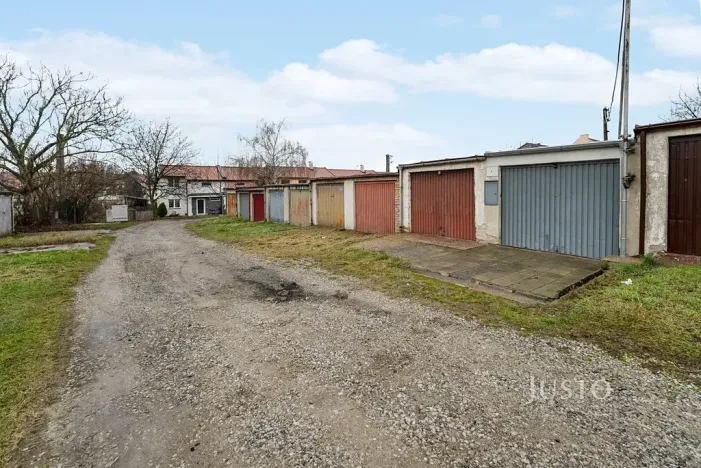 Pronájem garáže, Šlapanice, Dlouhá, 16 m2