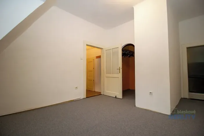 Pronájem atypického bytu, Praha - Nusle, Družnosti, 42 m2