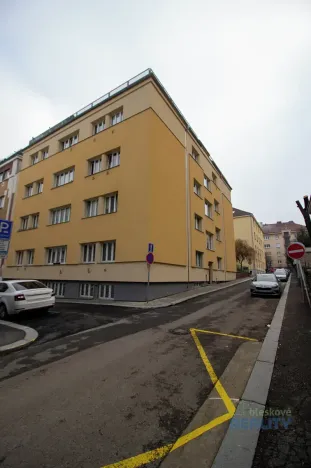 Pronájem atypického bytu, Praha - Nusle, Družnosti, 42 m2