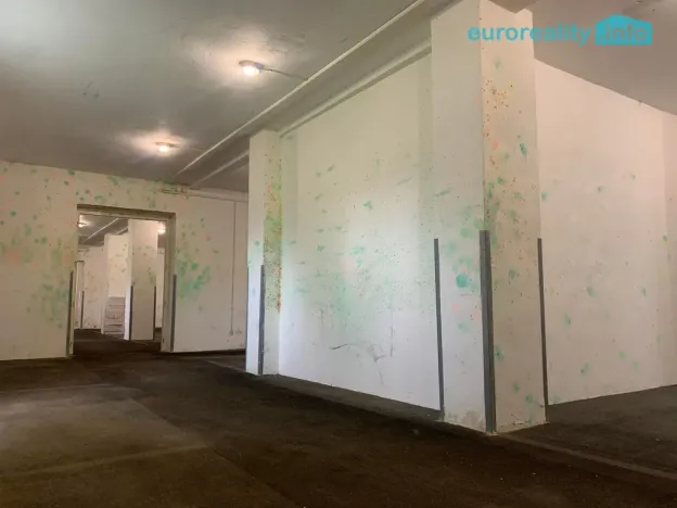 Pronájem skladu, Karlovy Vary, Sokolovská, 1800 m2