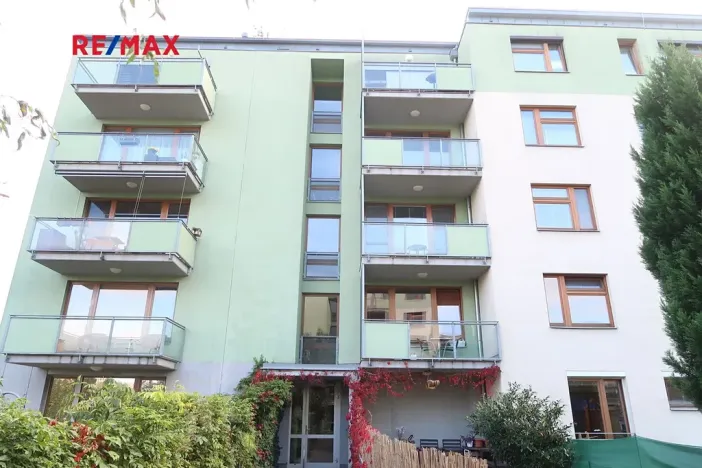 Pronájem bytu 1+kk, Praha - Hloubětín, Nepelova, 30 m2