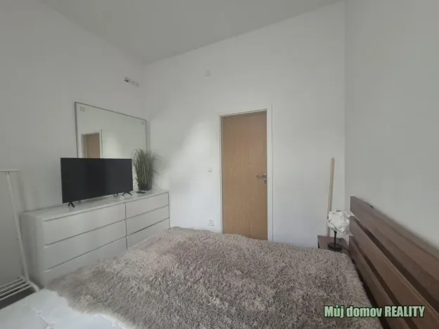 Pronájem bytu 3+kk, Praha - Karlín, Křižíkova, 74 m2