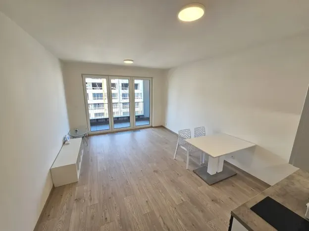 Pronájem bytu 1+kk, Praha - Hloubětín, Poděbradská, 33 m2