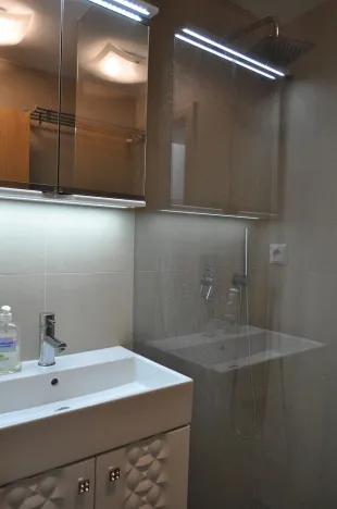 Pronájem bytu 1+kk, Praha - Bubeneč, U studánky, 37 m2