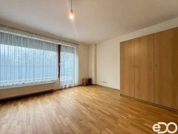 Pronájem bytu 1+kk, Praha, Tibetská, 34 m2